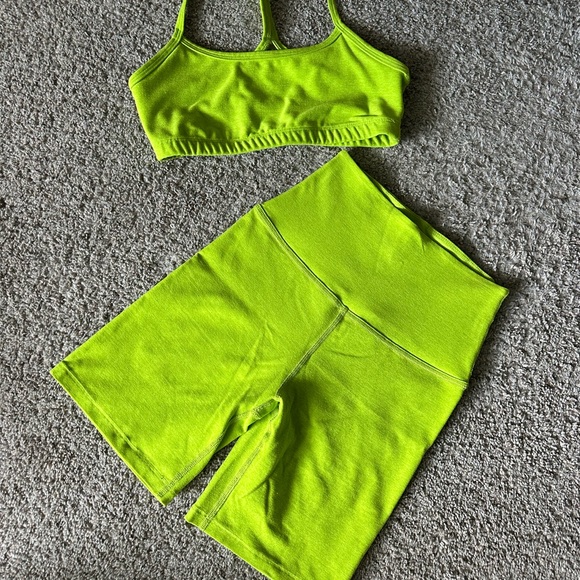 Beyond Yoga Pants - Set Beyond Yoga Neon Green Athletic Shorts and Bra